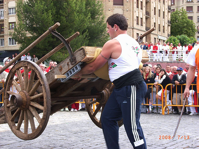 Levantamiento de carro en el Arenal bilbaino